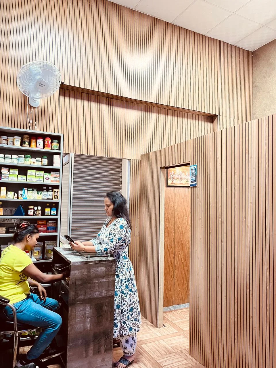 Ayulife Sector 82 clinic reception area